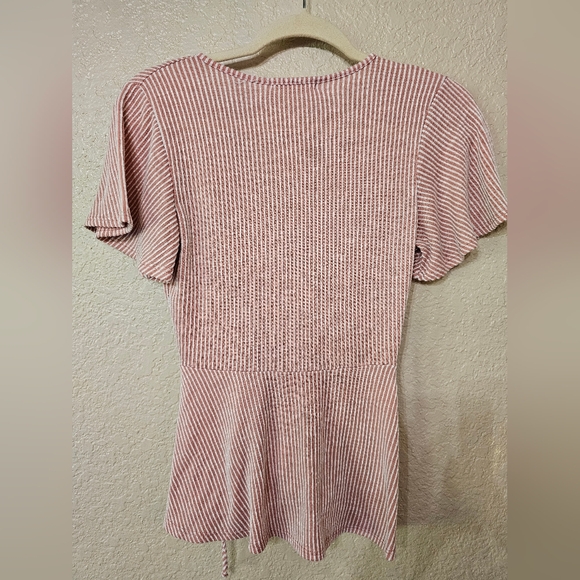 🔸️5 FOR $25 Caution To The Wind Striped V-Neck Wrap Top - Picture 4 of 4